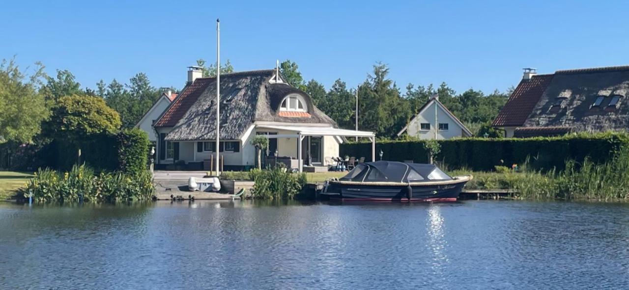 Vakantiehuis Aan Het Water In Friesland Sint Nicolaasga Extérieur photo